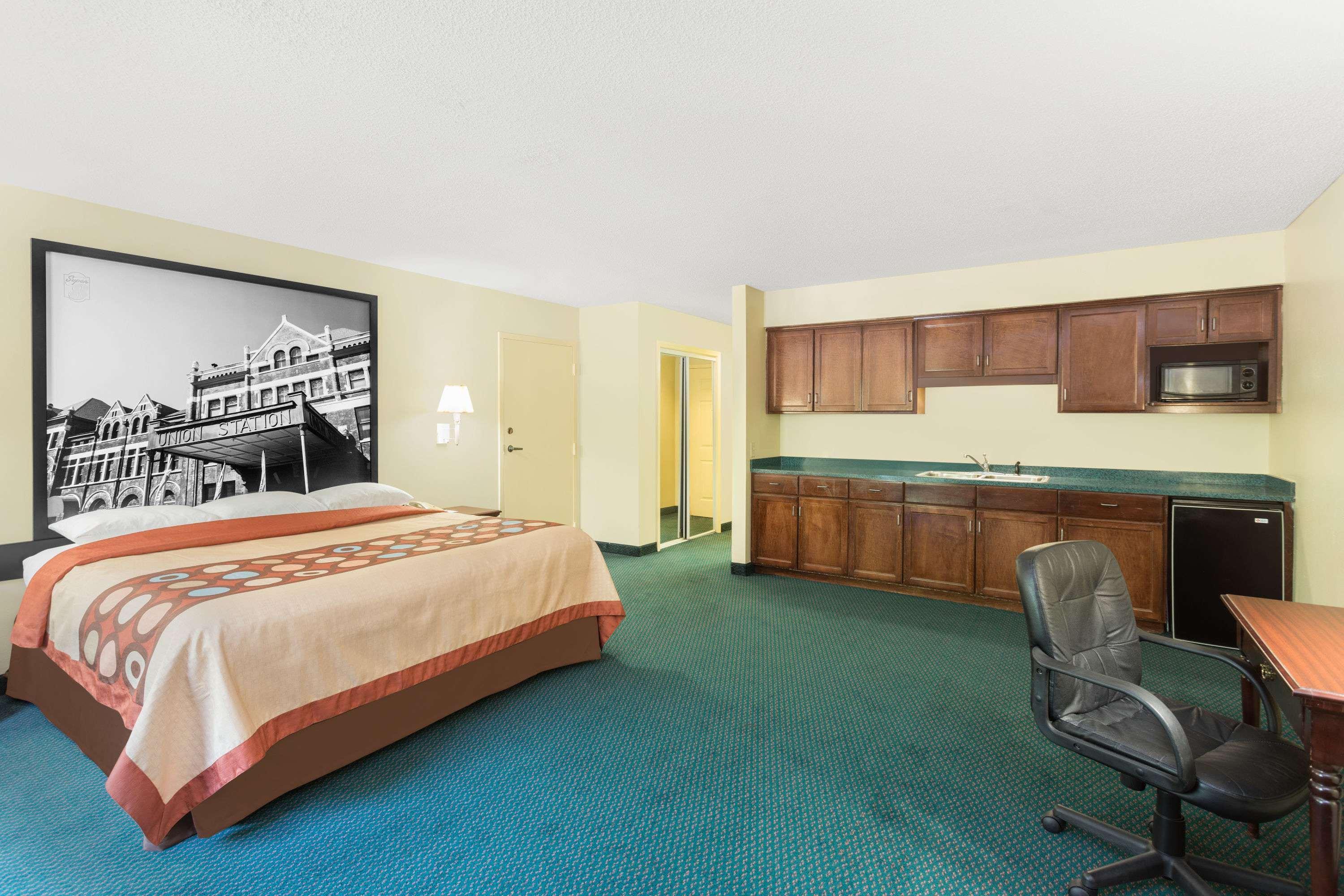 Super 8 By Wyndham Montgomery I-65 Bagian luar foto