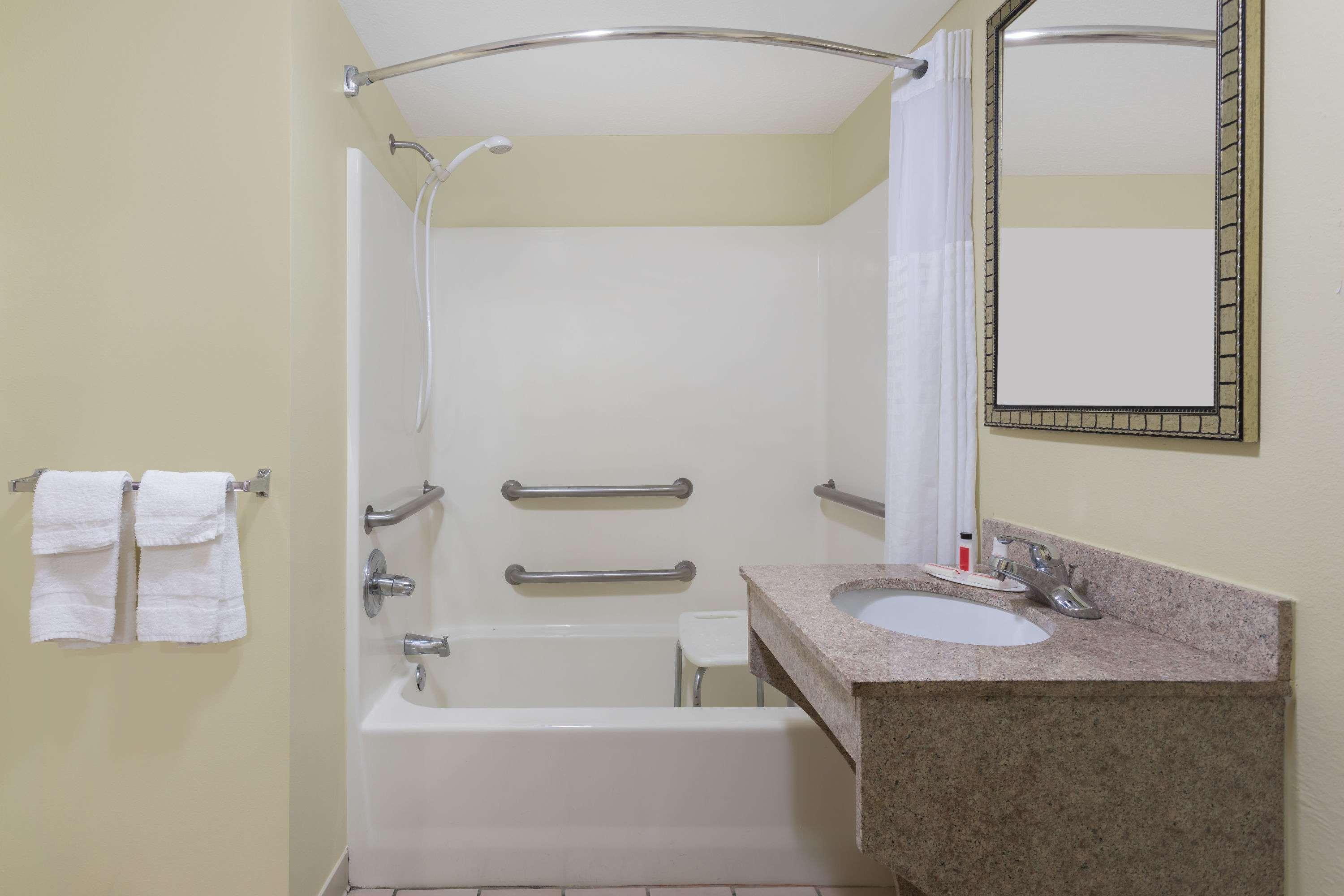 Super 8 By Wyndham Montgomery I-65 Bagian luar foto