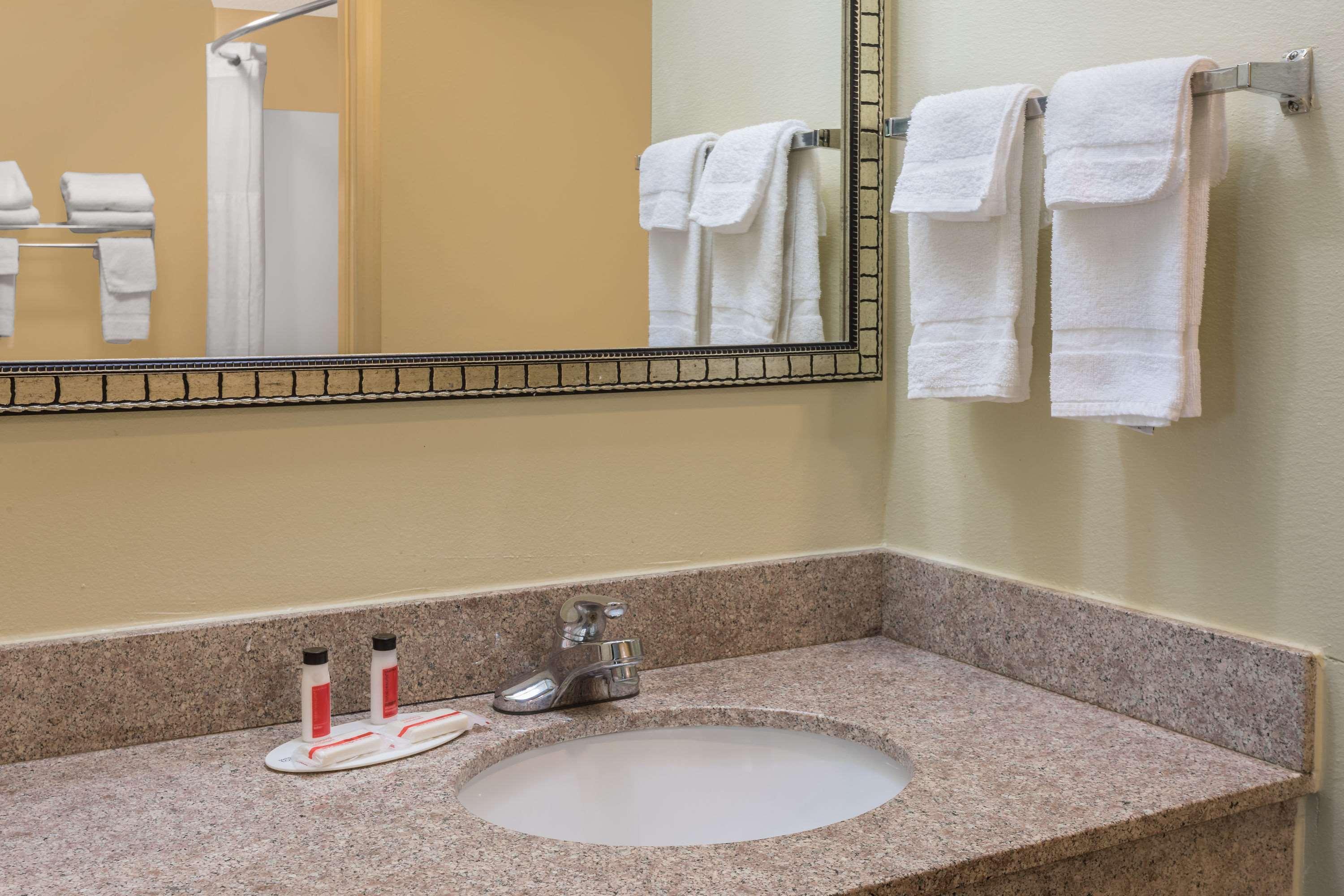 Super 8 By Wyndham Montgomery I-65 Bagian luar foto
