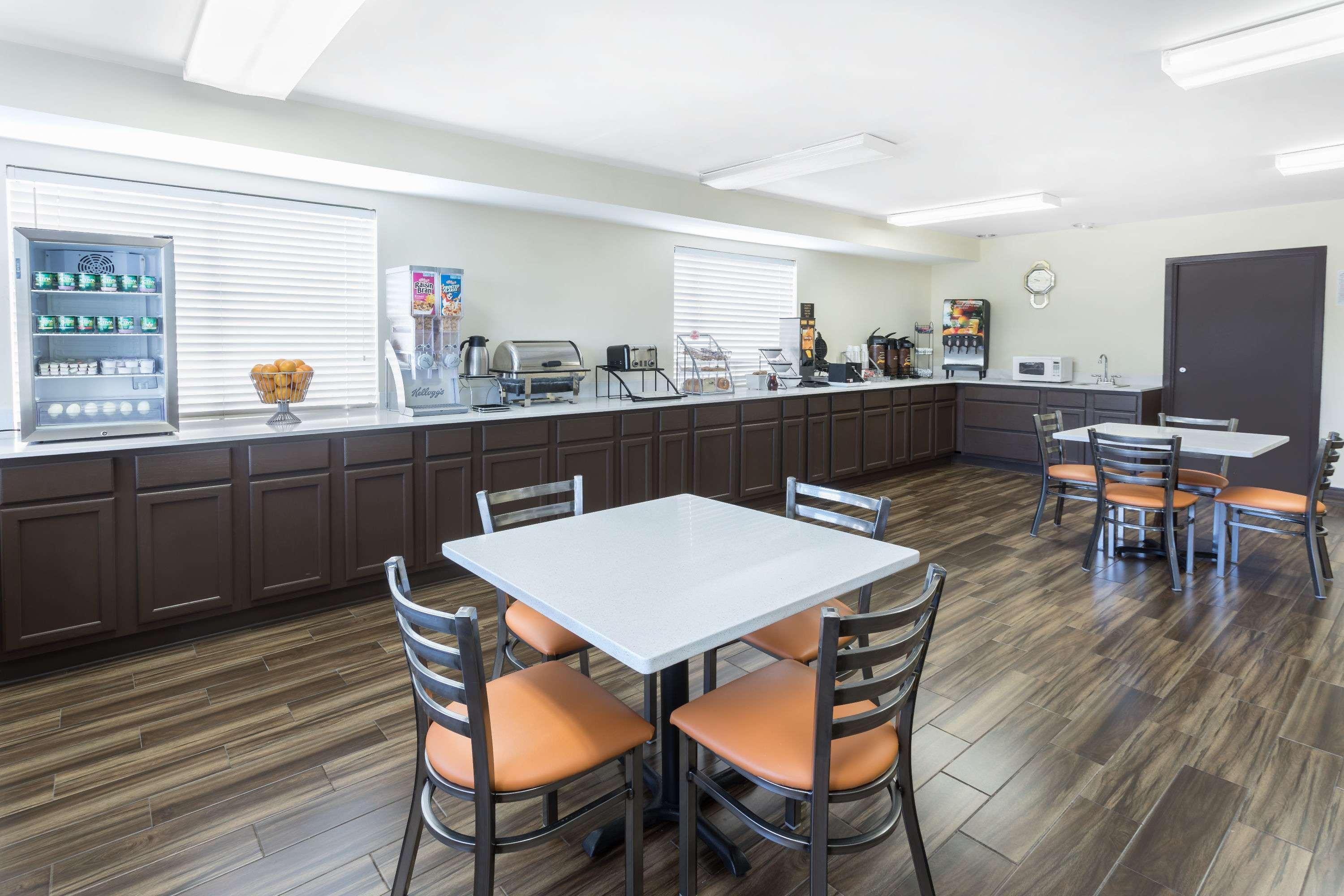 Super 8 By Wyndham Montgomery I-65 Bagian luar foto