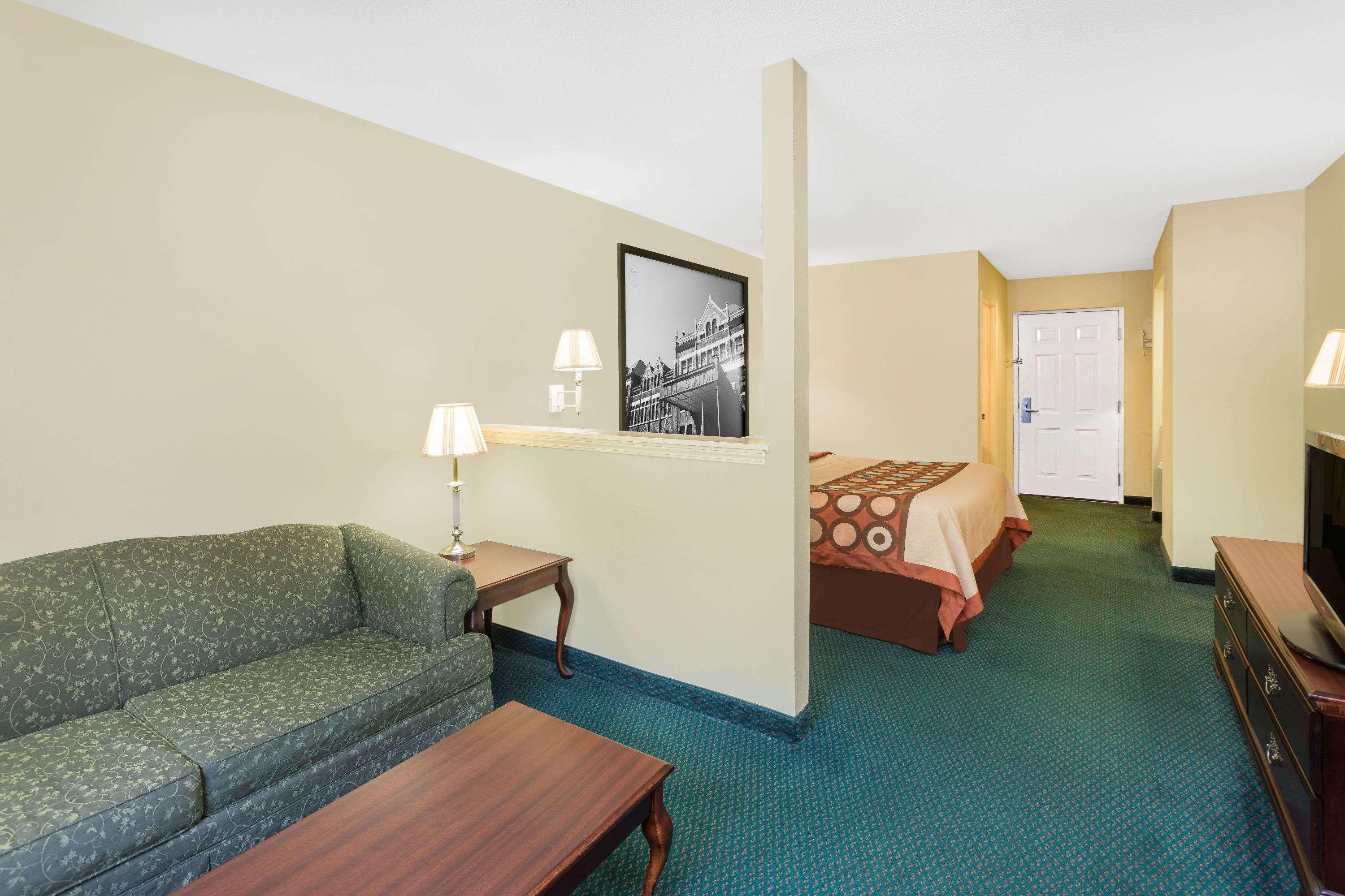 Super 8 By Wyndham Montgomery I-65 Bagian luar foto