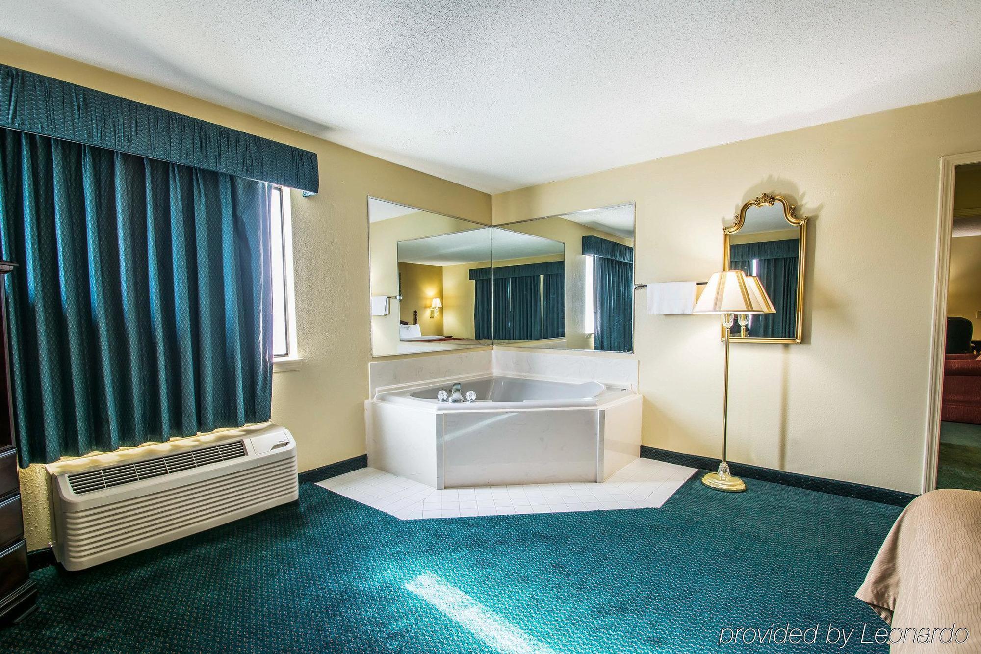 Super 8 By Wyndham Montgomery I-65 Bagian luar foto