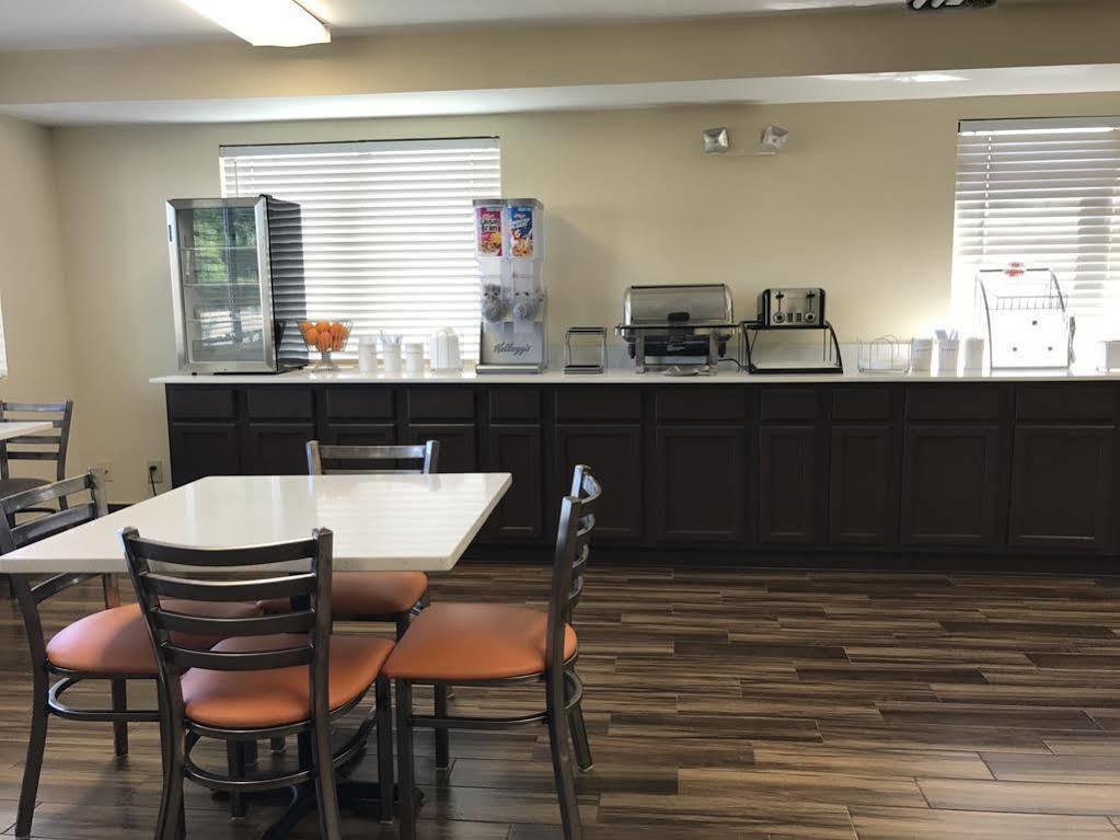Super 8 By Wyndham Montgomery I-65 Bagian luar foto