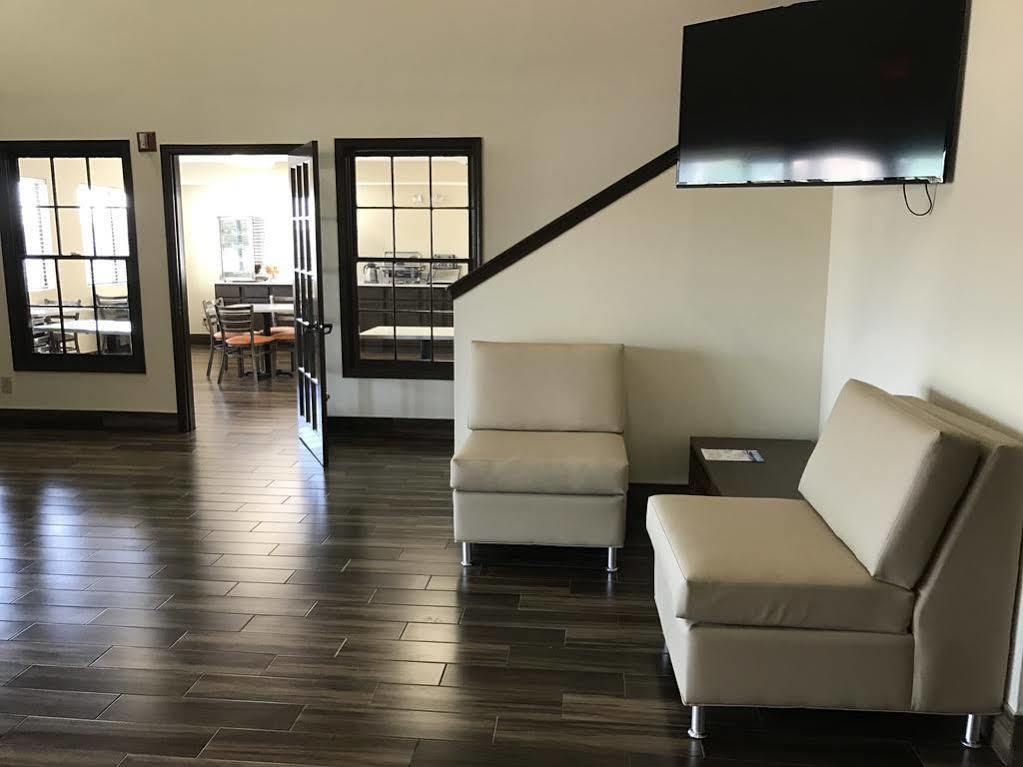Super 8 By Wyndham Montgomery I-65 Bagian luar foto